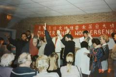 1995年，樂天大師在荷蘭海爾福森市特異功能演示會。