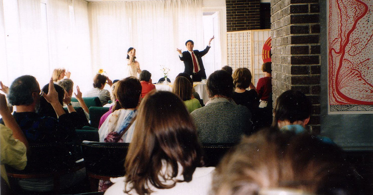 2000年,樂天大師於柏林能量演示會。